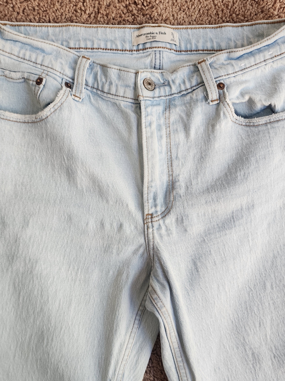 Abercrombie & Fitch The Baggy Low Rise, Light Wash Denim Blue Jeans, Sz 6 / 28 - Picture 3 of 9